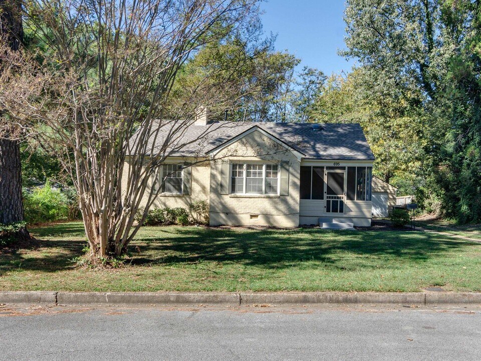 695 Berry Rd in Memphis, TN - Building Photo