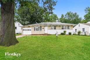 665 Mark Twain Dr in Florissant, MO - Building Photo