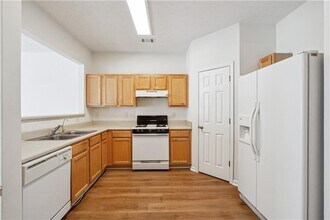 3812 Dandridge Dr in Duluth, GA - Foto de edificio - Building Photo
