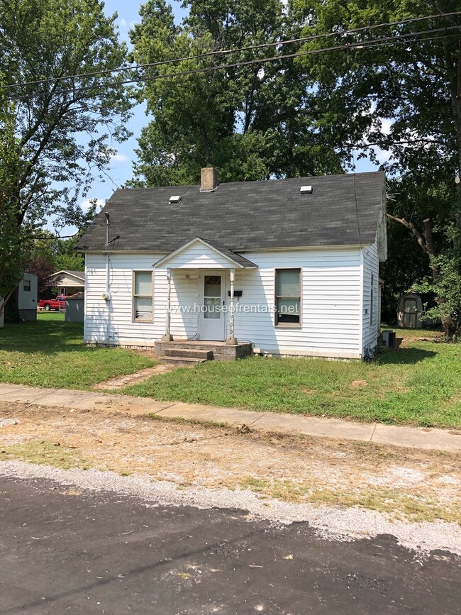 property at 806 Rodd St