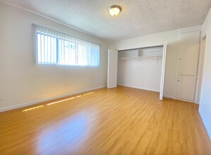319 S Clark Dr in Los Angeles, CA - Building Photo - Building Photo