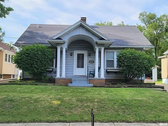 property at 1021 W Hanssler Pl