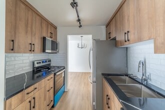 Huntington Townhomes in Edmonton, AB - Building Photo - Building Photo