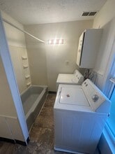 633 S Center St in Grove City, PA - Building Photo - Building Photo