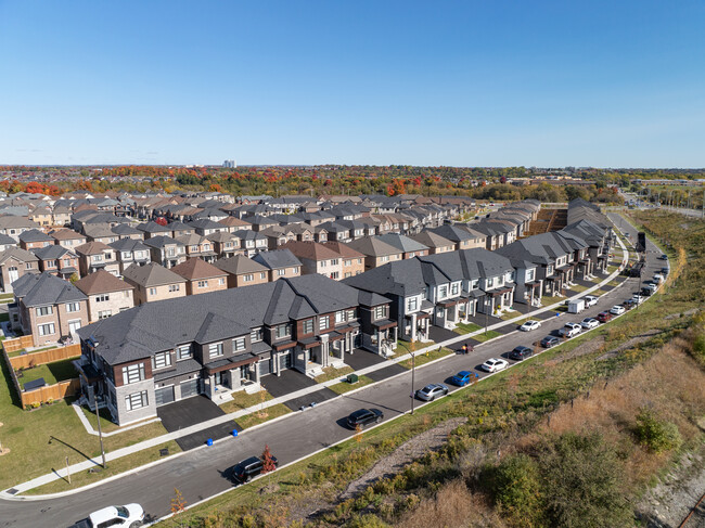 3 Ogston Cres in Whitby, ON - Building Photo - Primary Photo