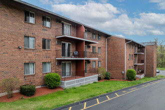 October Hills Condominiums in East Hartford, CT - Building Photo - Building Photo