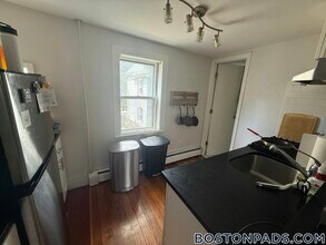 10 Smith Ave in Somerville, MA - Building Photo - Building Photo