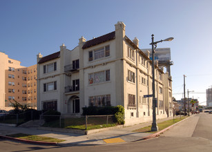 958 S Lake St in Los Angeles, CA - Building Photo - Building Photo