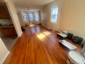 895 S 18th St, Unit 2nd floor in Newark, NJ - Building Photo - Building Photo