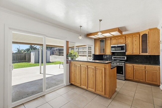 10125 Maple Tree Rd in Santee, CA - Building Photo - Building Photo