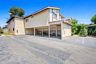 Colima in Whittier, CA - Foto de edificio - Building Photo