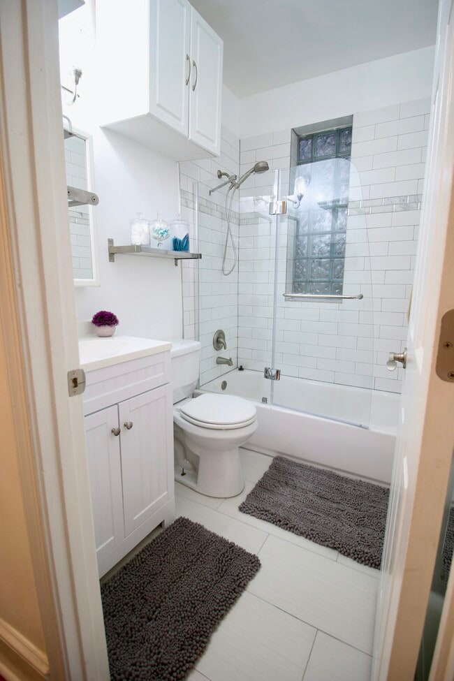 1423 E St NE in Washington, DC - Foto de edificio - Building Photo