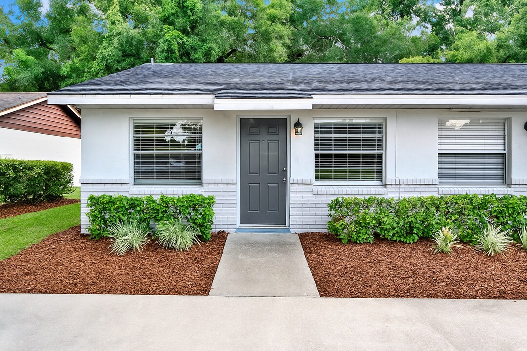 924 Smith St in Orange City, FL - Building Photo
