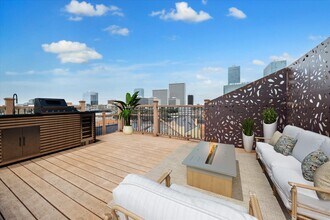 3224 Alabama Ct in Houston, TX - Building Photo - Building Photo