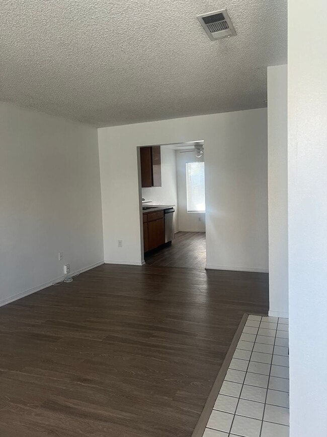 4424 White Ln in Bakersfield, CA - Building Photo - Building Photo