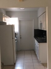 2232 NE 171 St in North Miami Beach, FL - Foto de edificio - Building Photo