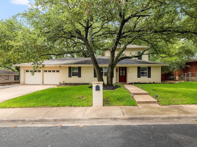 8715 Tallwood Dr in Austin, TX - Building Photo - Building Photo