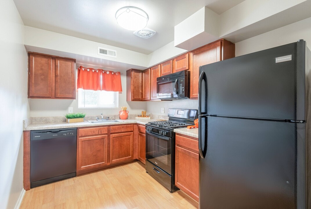 Milbrook Park Apartments Photo