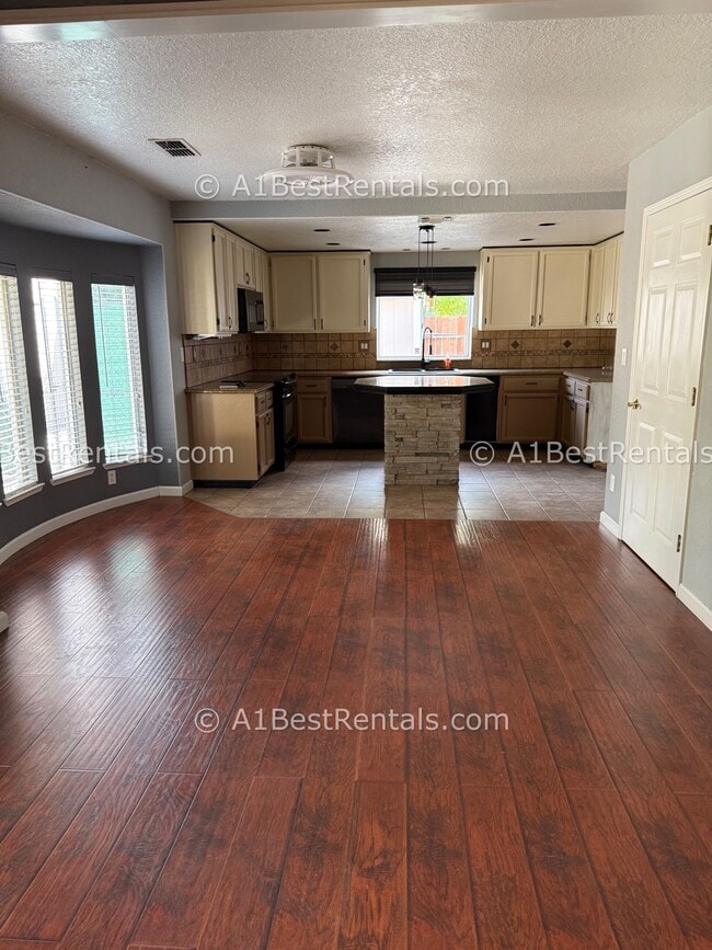 15002 Cambridge Dr in Lathrop, CA - Building Photo - Building Photo