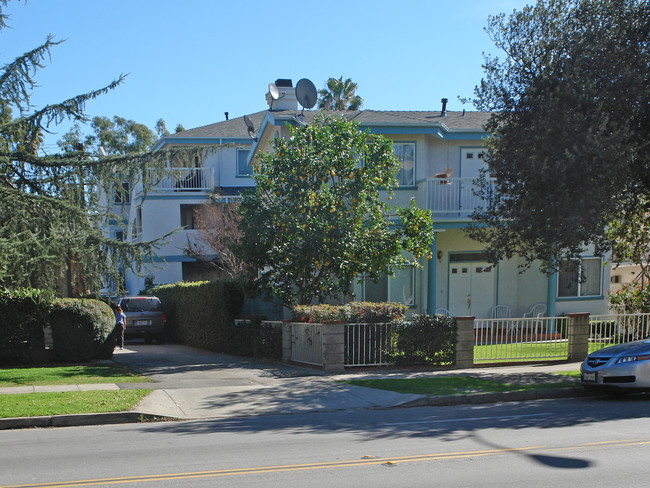 138 Allen Ave in Pasadena, CA - Foto de edificio - Building Photo