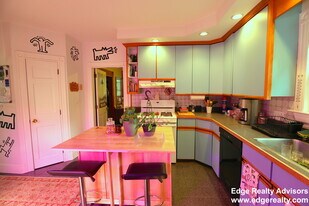 24 Shepard St, Unit 1