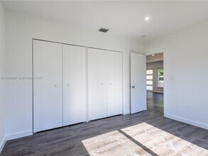 2520 SW 22nd Terrace in Miami, FL - Building Photo - Building Photo