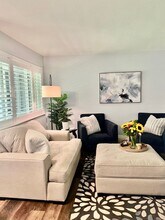 5225 Jean Rd in Lake Oswego, OR - Building Photo - Building Photo