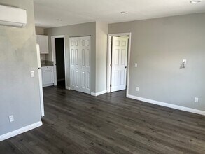 830 California Ave in Simi Valley, CA - Foto de edificio - Building Photo