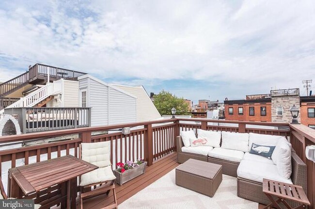 property at 924 S Ellwood Ave