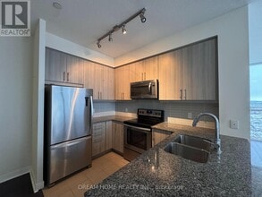 3975 Grand Park Dr in Mississauga, ON - Building Photo - Building Photo