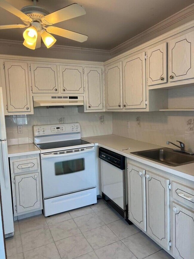 371 Flanders Dr in Delray Beach, FL - Building Photo - Building Photo