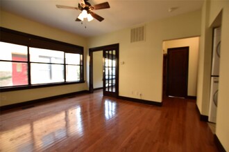 826 Blaylock Dr-Unit -5 in Dallas, TX - Building Photo - Building Photo