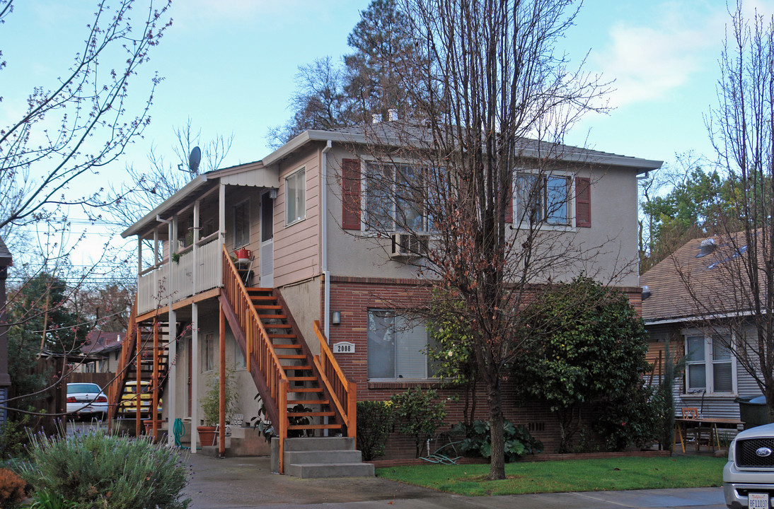 2008 Larkin Way in Sacramento, CA - Foto de edificio