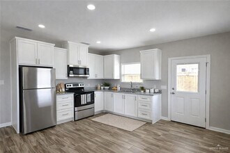 22 N Blair Ave in Edinburg, TX - Building Photo - Building Photo