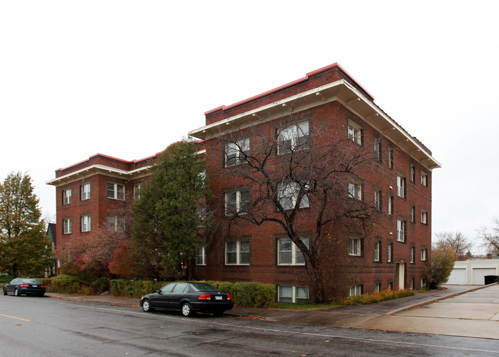 3933 Bryant Ave S in Minneapolis, MN - Foto de edificio