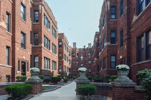 4419 N Wolcott Ave, Unit M00H in Chicago, IL - Building Photo