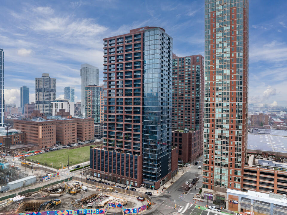 A Condominiums in Jersey City, NJ - Building Photo