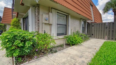 11101 SW 15th Manor in Davie, FL - Building Photo - Building Photo