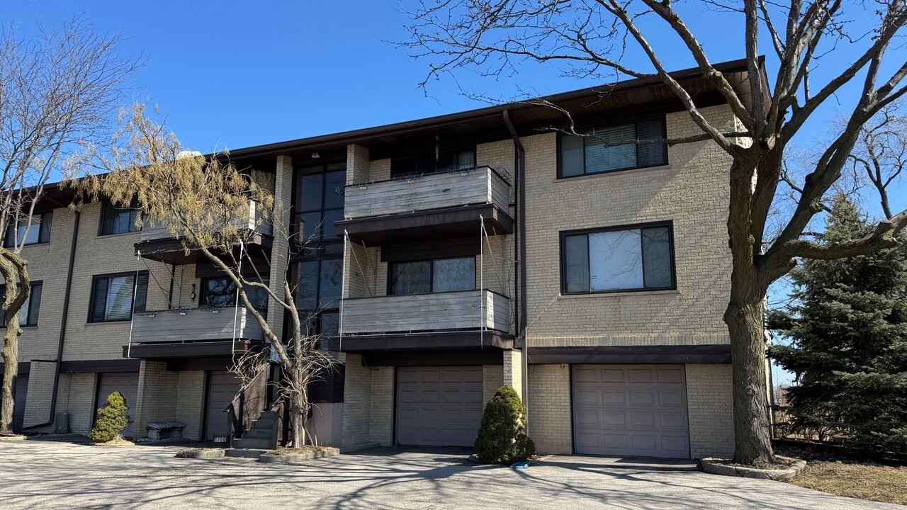 1700 Dempster Street, Unit B in Park Ridge, IL - Foto de edificio