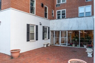 Edgewater Condominium in Stamford, CT - Building Photo - Building Photo
