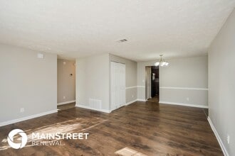 5176 Martins Crossing Rd in Stone Mountain, GA - Building Photo - Building Photo