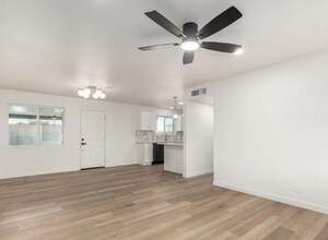 3939 W Harmont Dr in Phoenix, AZ - Building Photo - Building Photo