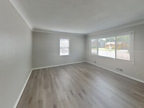 2080 McKnight Rd N in North St. Paul, MN - Building Photo - Building Photo