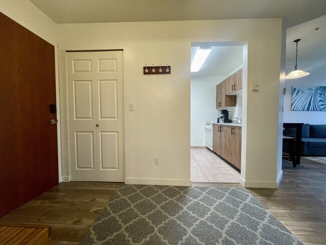 1010 Howe St in Vancouver, BC - Building Photo - Building Photo