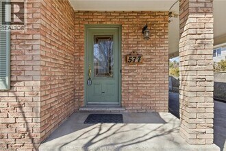 577 Tuscarora Dr in Hamilton, ON - Building Photo - Building Photo