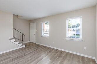 Hickory Point Townhomes in Newport News, VA - Foto de edificio - Building Photo