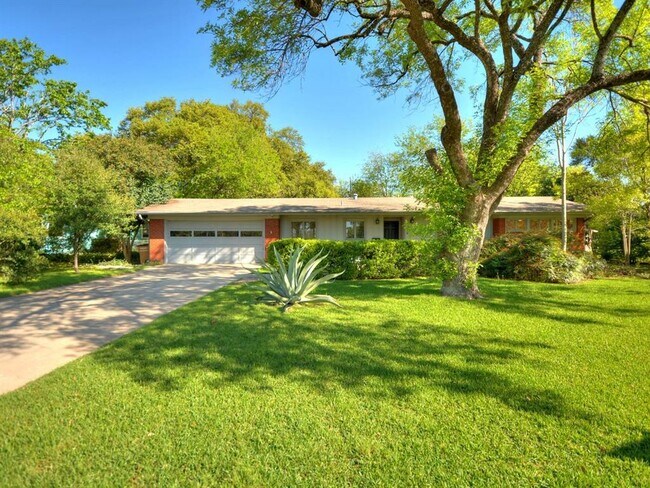2600 Twin Oaks Dr