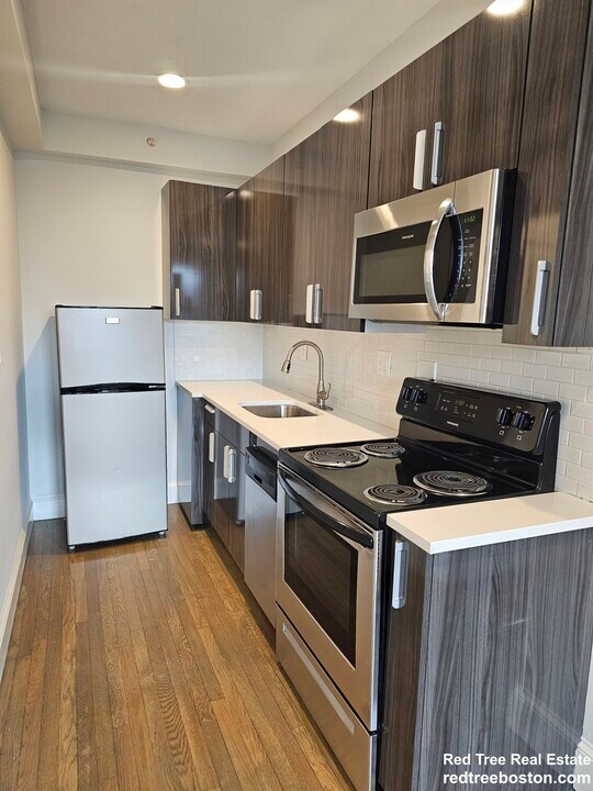 11 Peterborough St in Boston, MA - Building Photo