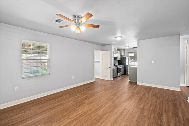 1309 Glenn Ave in Pasadena, TX - Building Photo - Building Photo