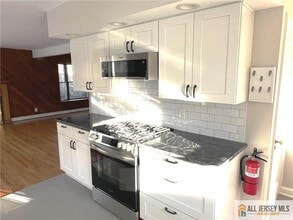 11 Plainsboro Rd in Cranbury, NJ - Building Photo - Building Photo